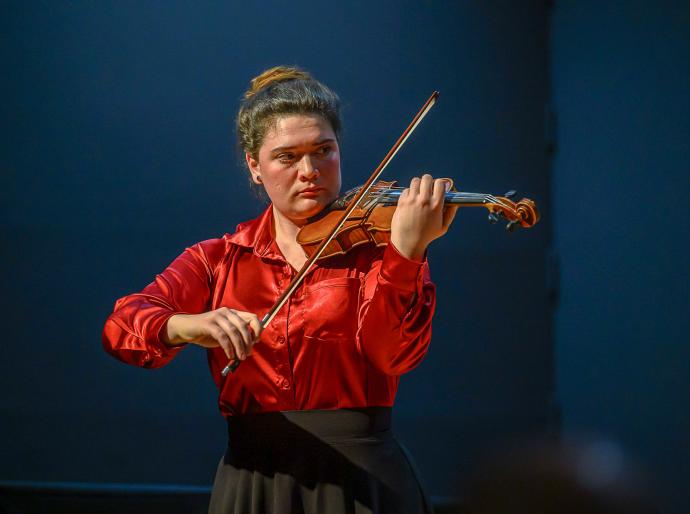 Julia Biegel playing violin on stage at the springtime sonata concert