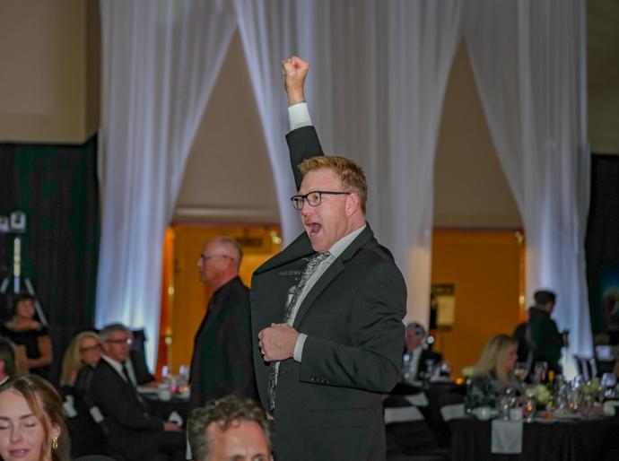 A guest at the presidents ball bidding in the live auction