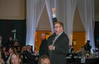A guest at the presidents ball bidding in the live auction