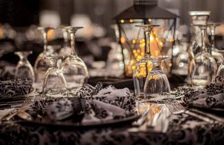 An elegantly decorated table at the President's Ball featuring a glittering centrepiece, sparkling tablewear, and beautifully folded napkins