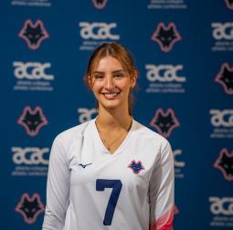 Photo of Amy Becker